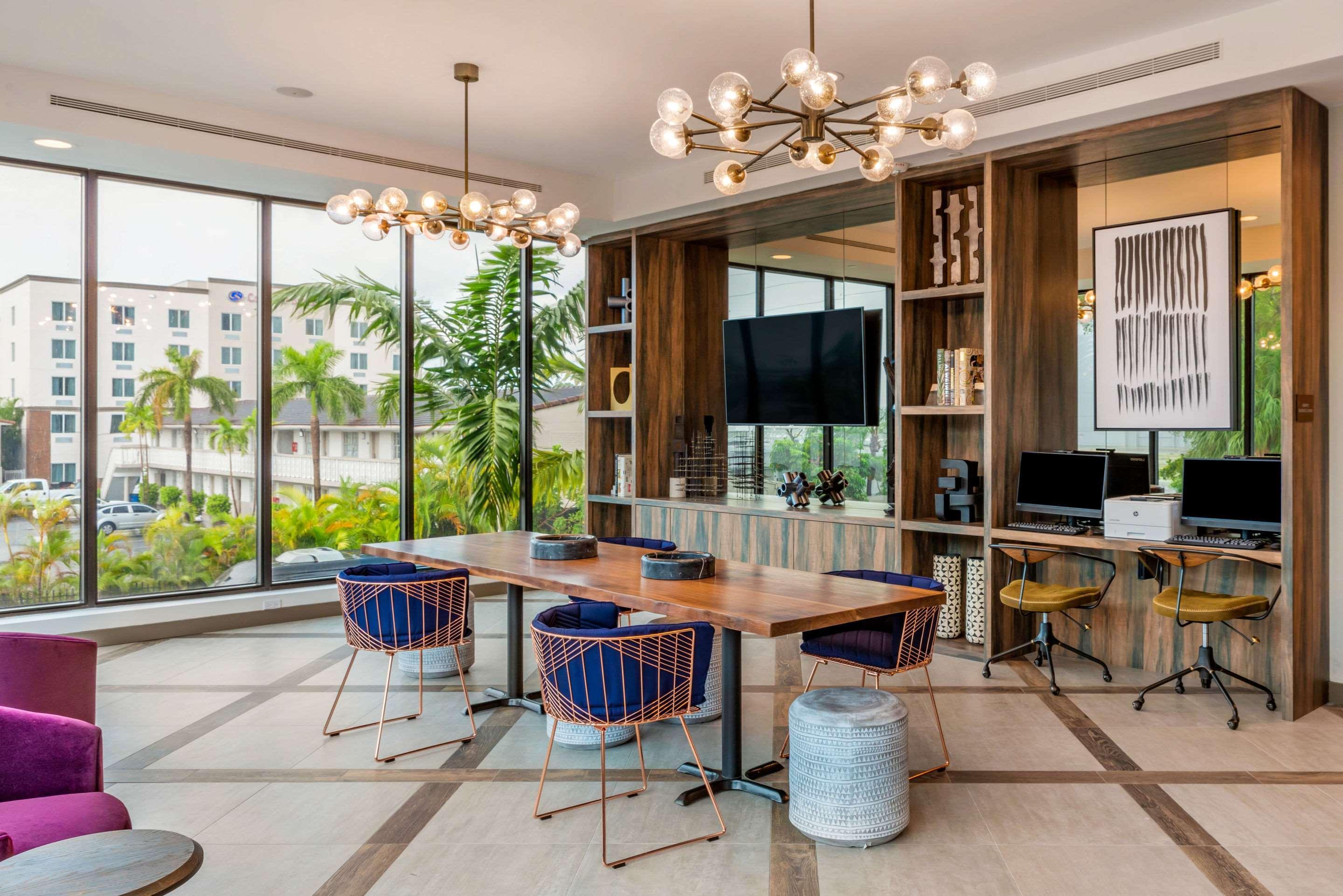 Centro de Negocios Comfort Inn Suites Miami International Airport
