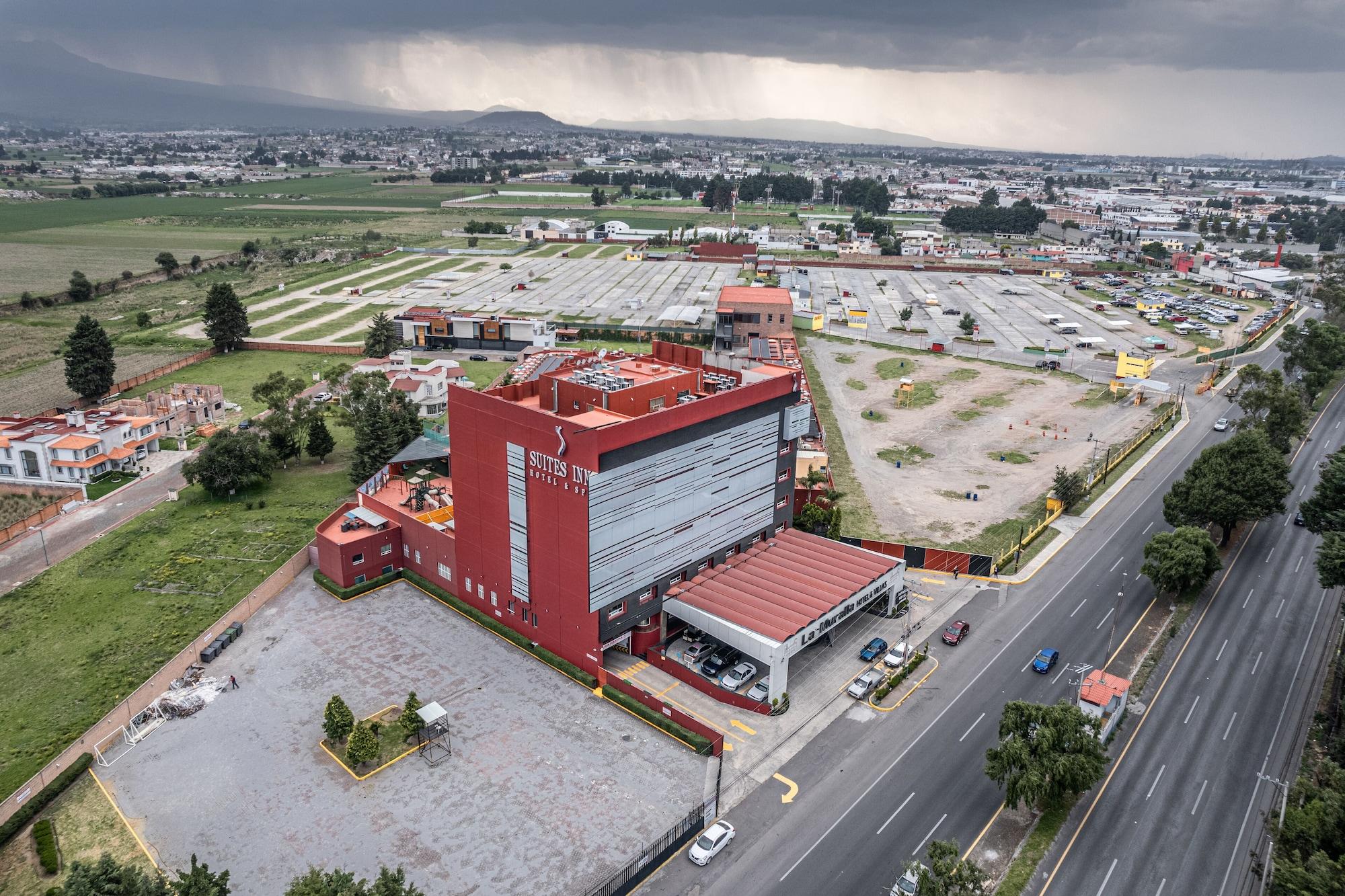 Vista Exterior Suites Inn La Muralla Metepec
