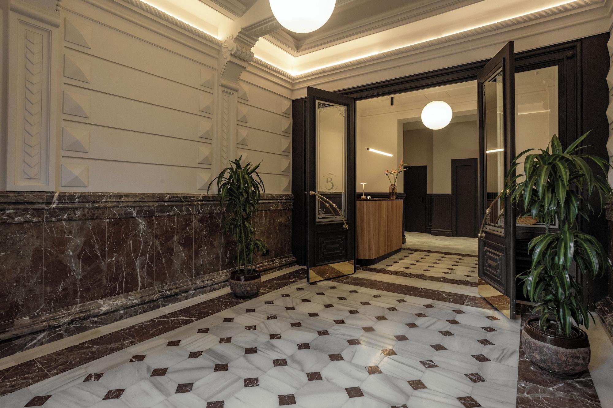 Vista Lobby Batimont Suites & Apartments