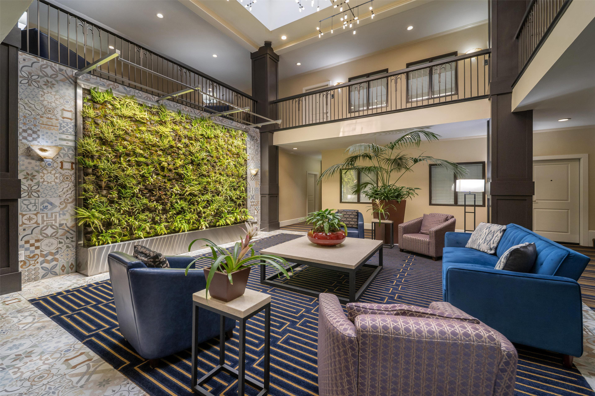 Vista Lobby Best Western Plus Palm Court Hotel