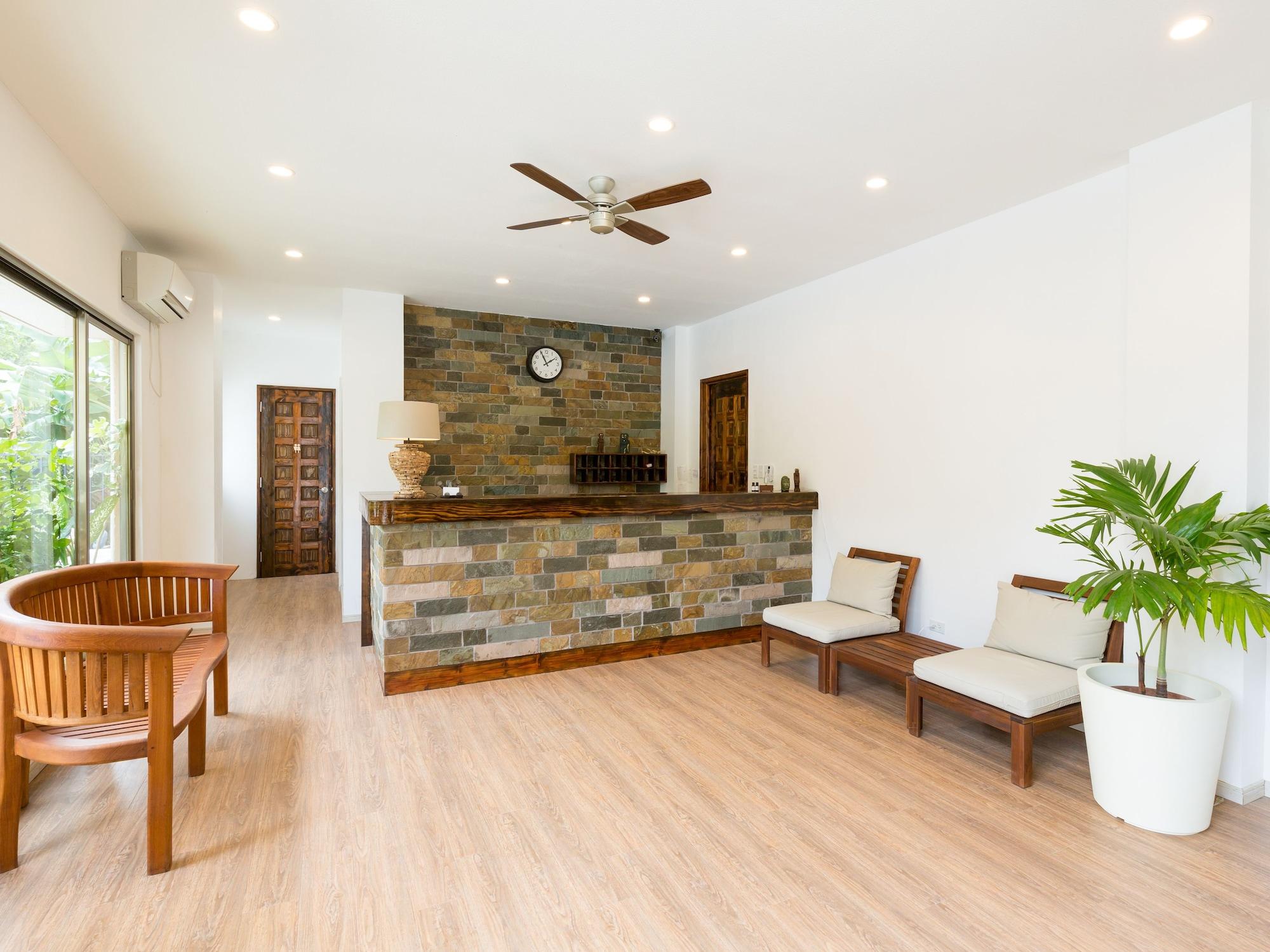 Vista Lobby Garden Palace Downtown