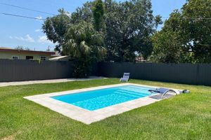 Alquiler Vacacional - Boho Chic: 3BR Home With Pool