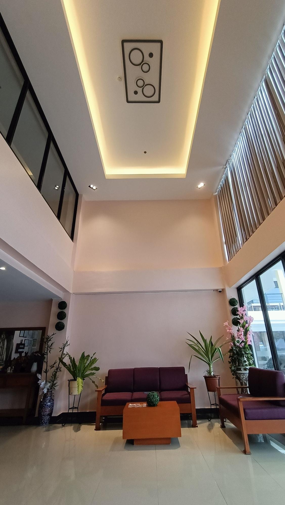 Vista Lobby Grand Emilia Hotel
