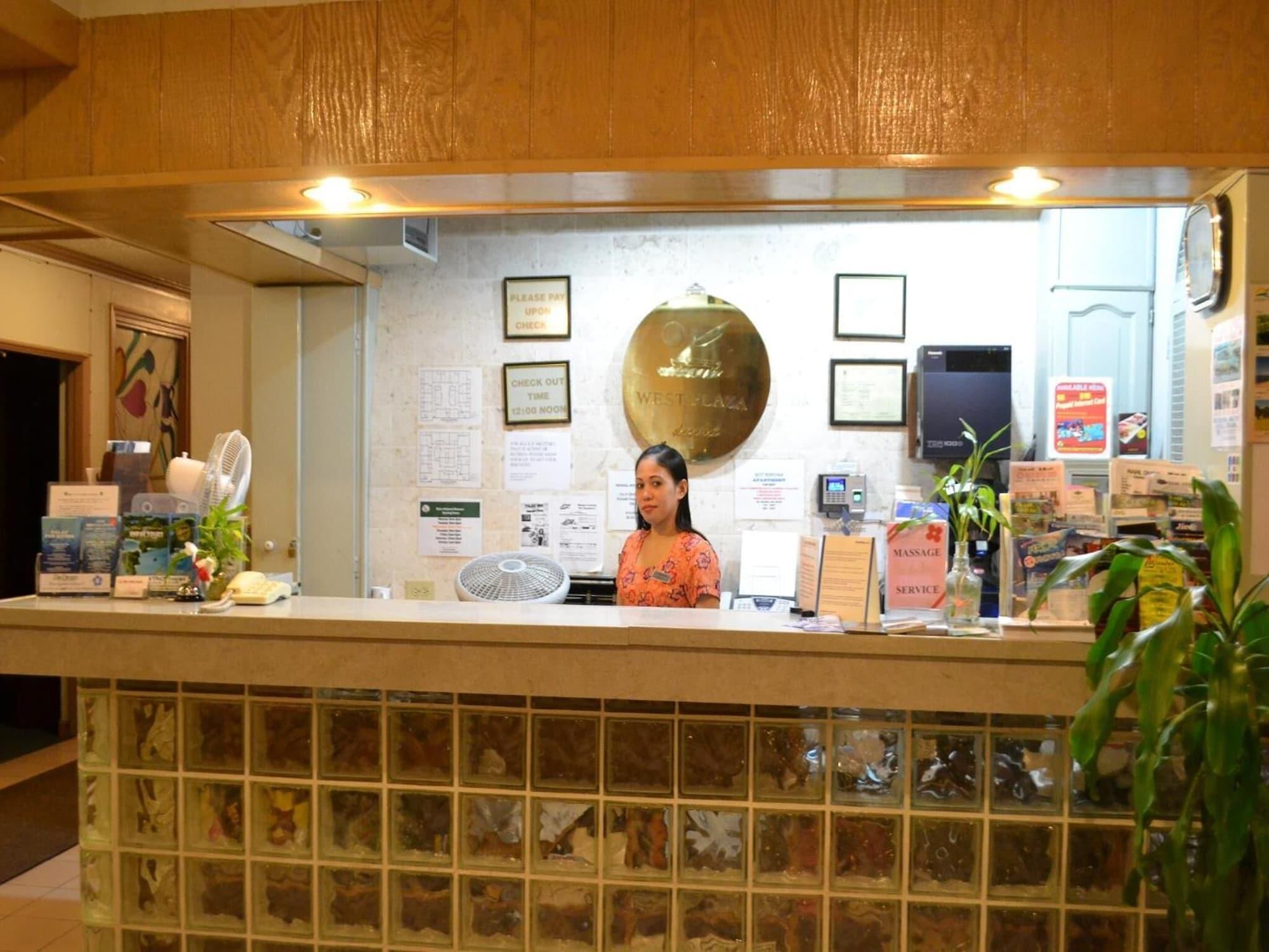 Vista Lobby West Plaza Hotel Desekel
