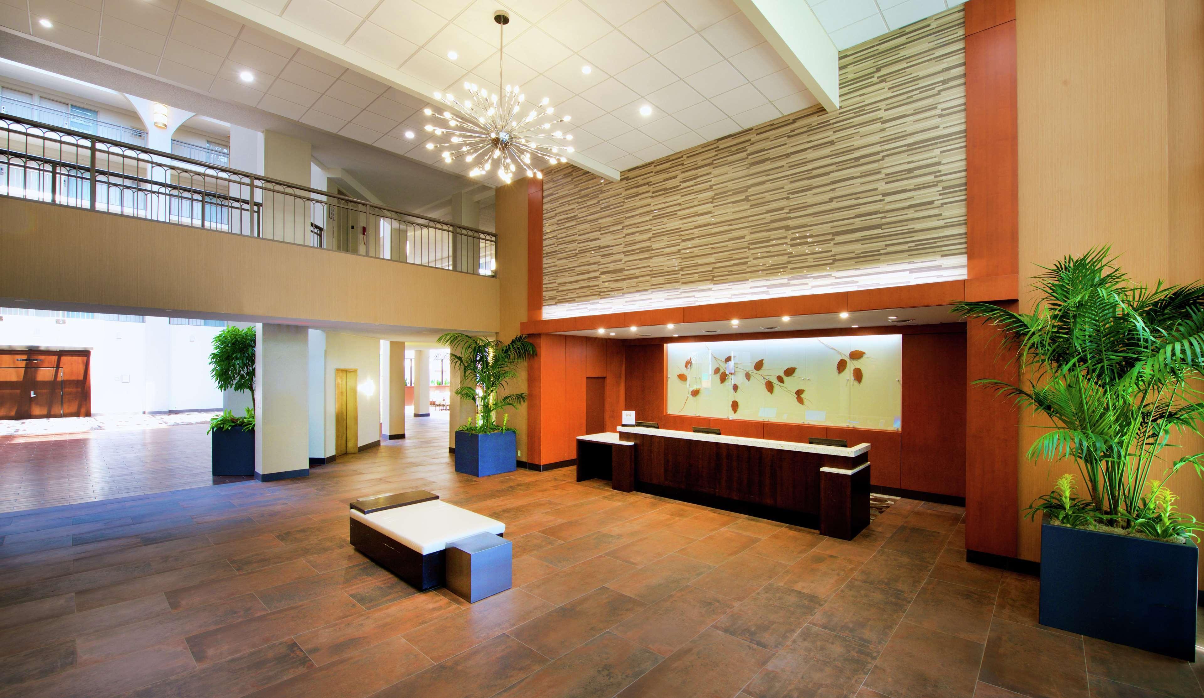 Vista Lobby Embassy Suites by Hilton Cincinnati Northeast Blue