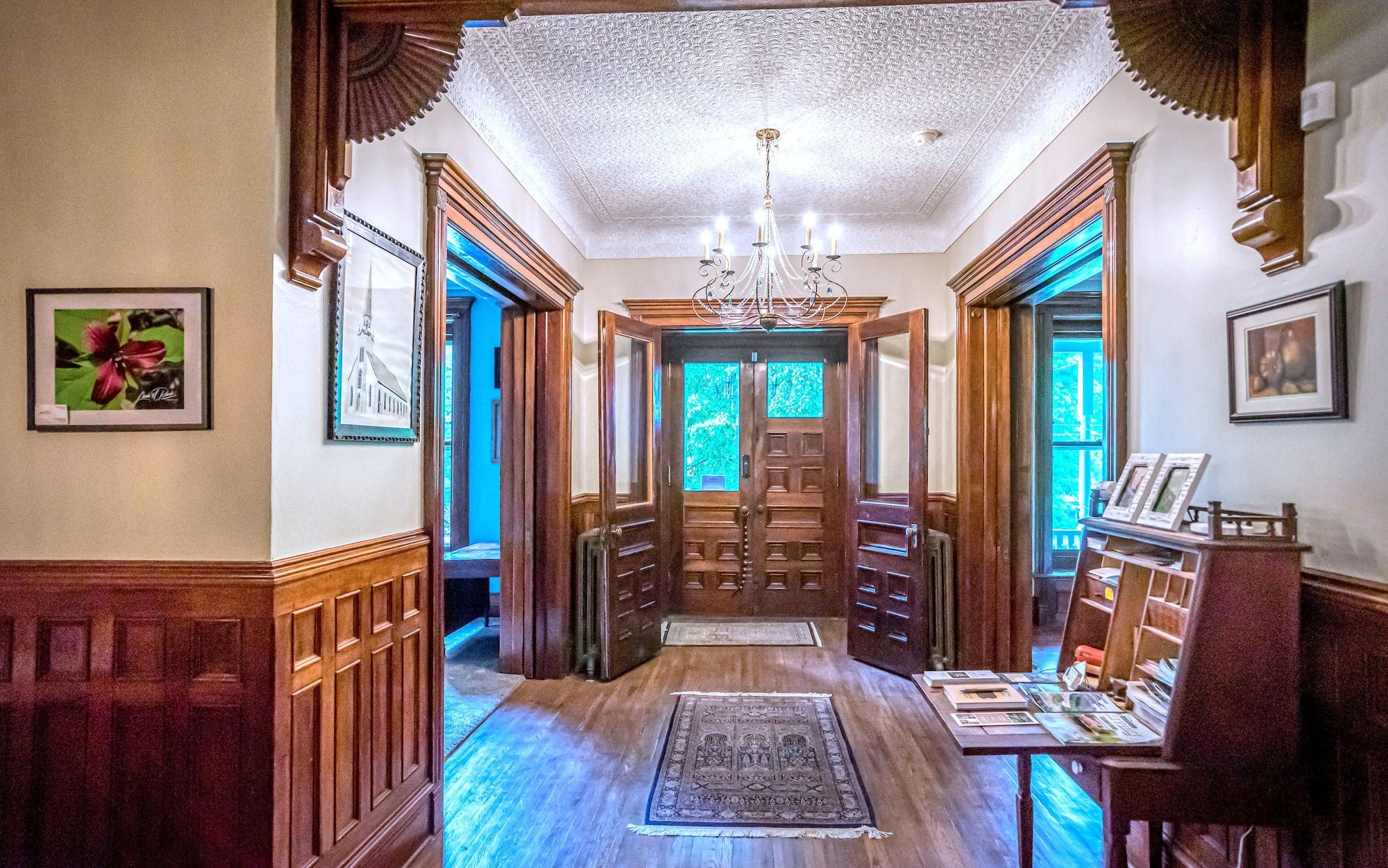 Vista Lobby Hatch House Bed & Breakfast