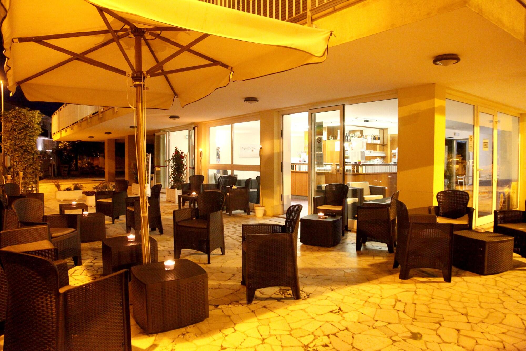 Vista Exterior Hotel Alfa