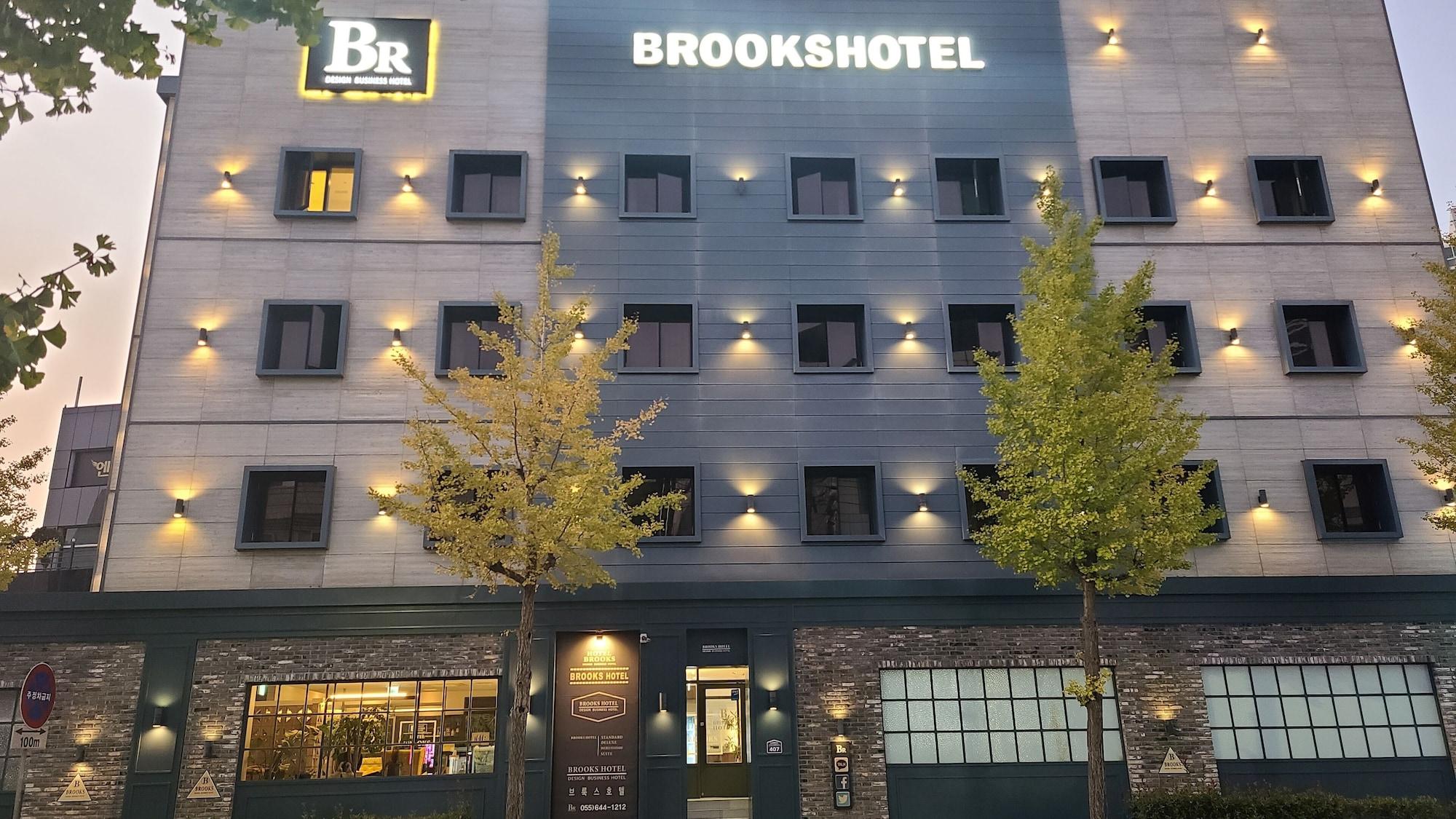 Vista Exterior Brooks Hotel