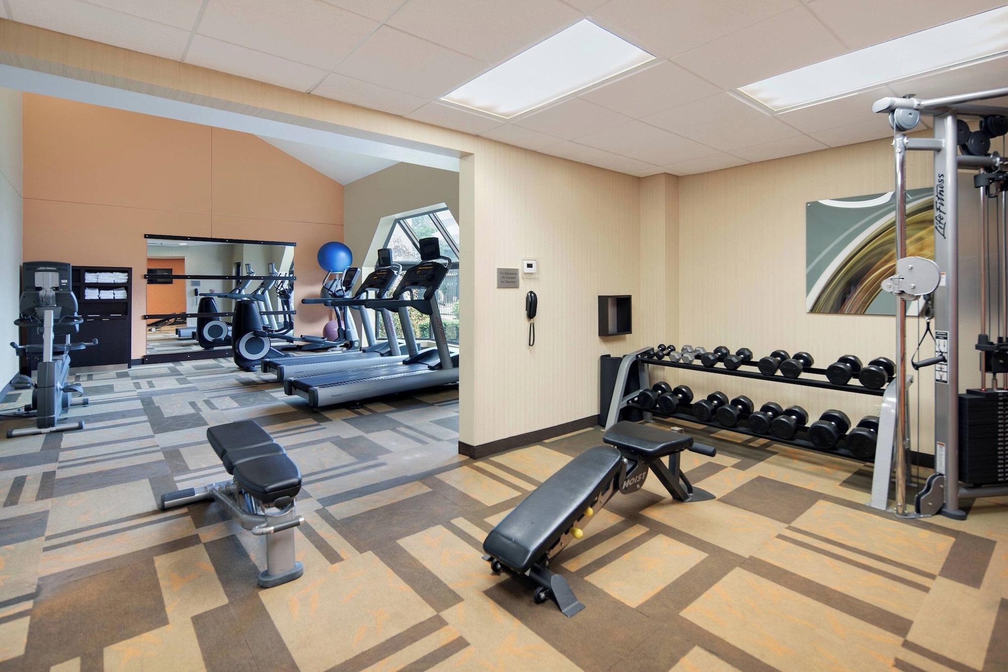 Gimnasio Courtyard by Marriott Addison Midway