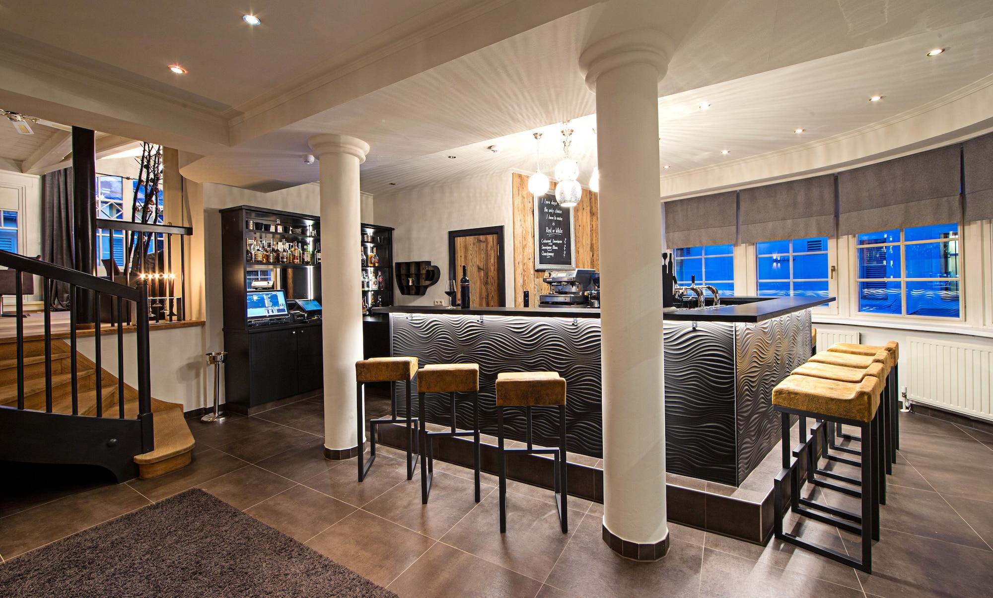 Bar/Salón HEITZMANN - Hotel & Rooftop
