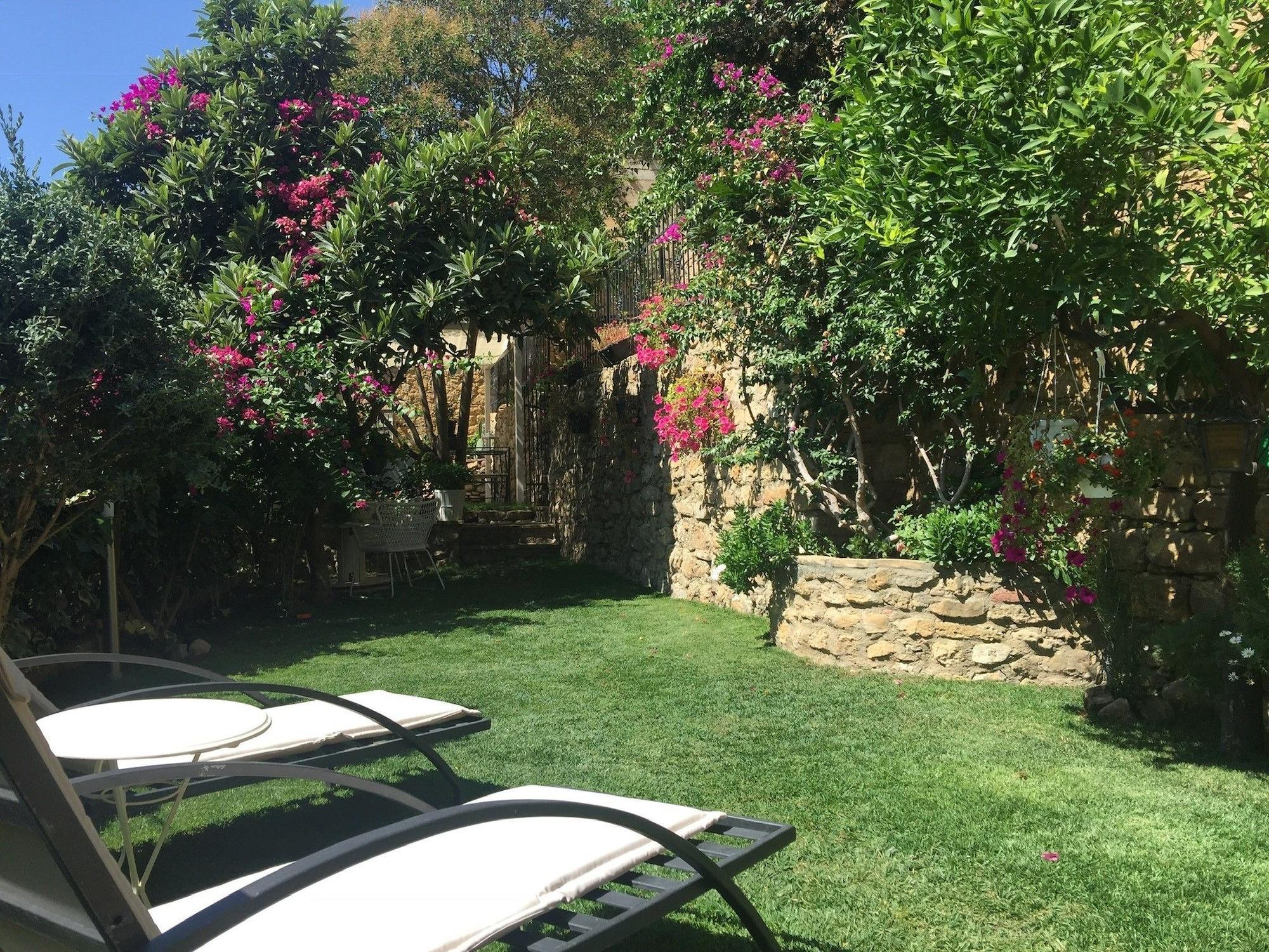 Vista Exterior Giardino delle Zagare