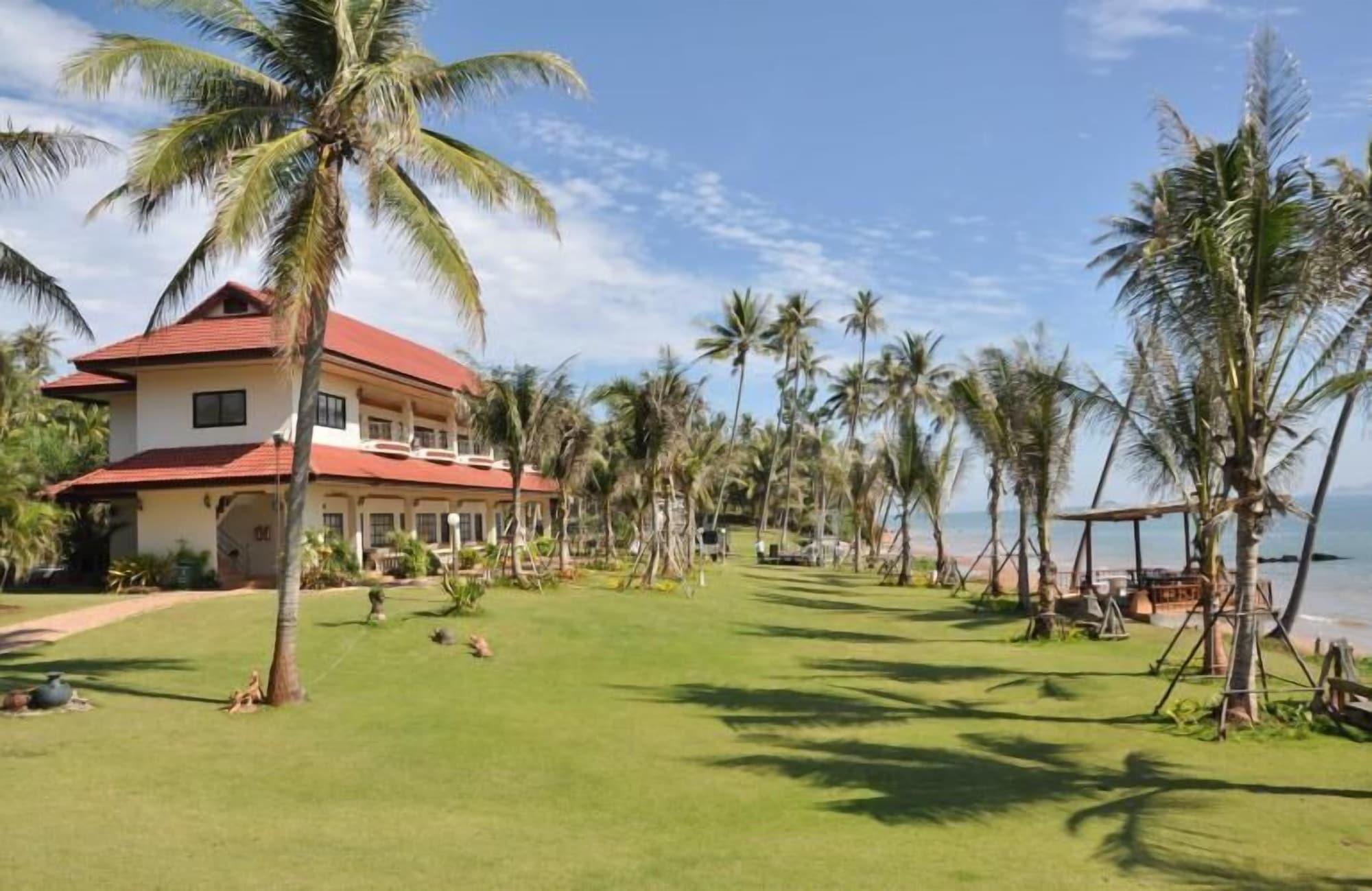 Varios Bansaithong Beach Resort