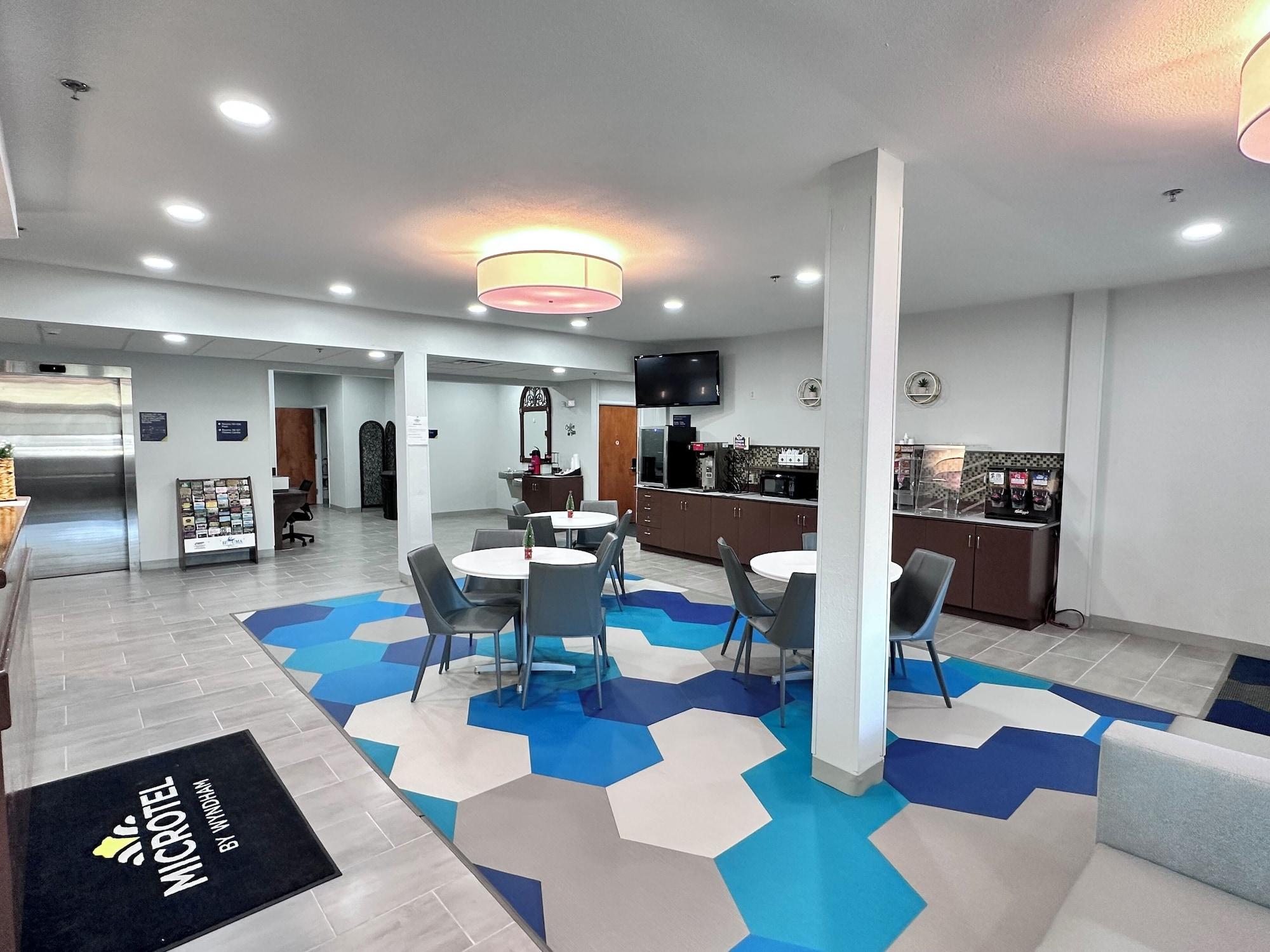 Vista Lobby Microtel Inn & Suites by Wyndham Houma