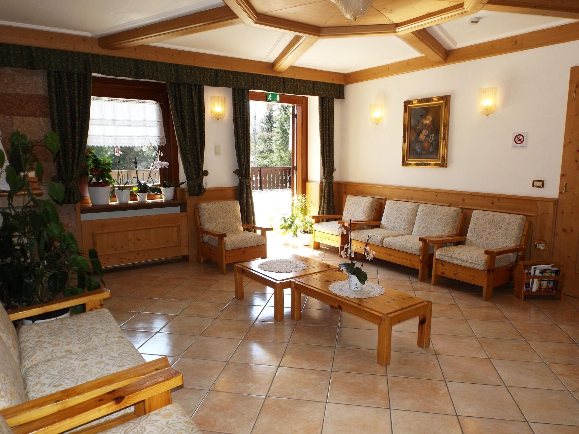 Vista Lobby Casa Santa Maria