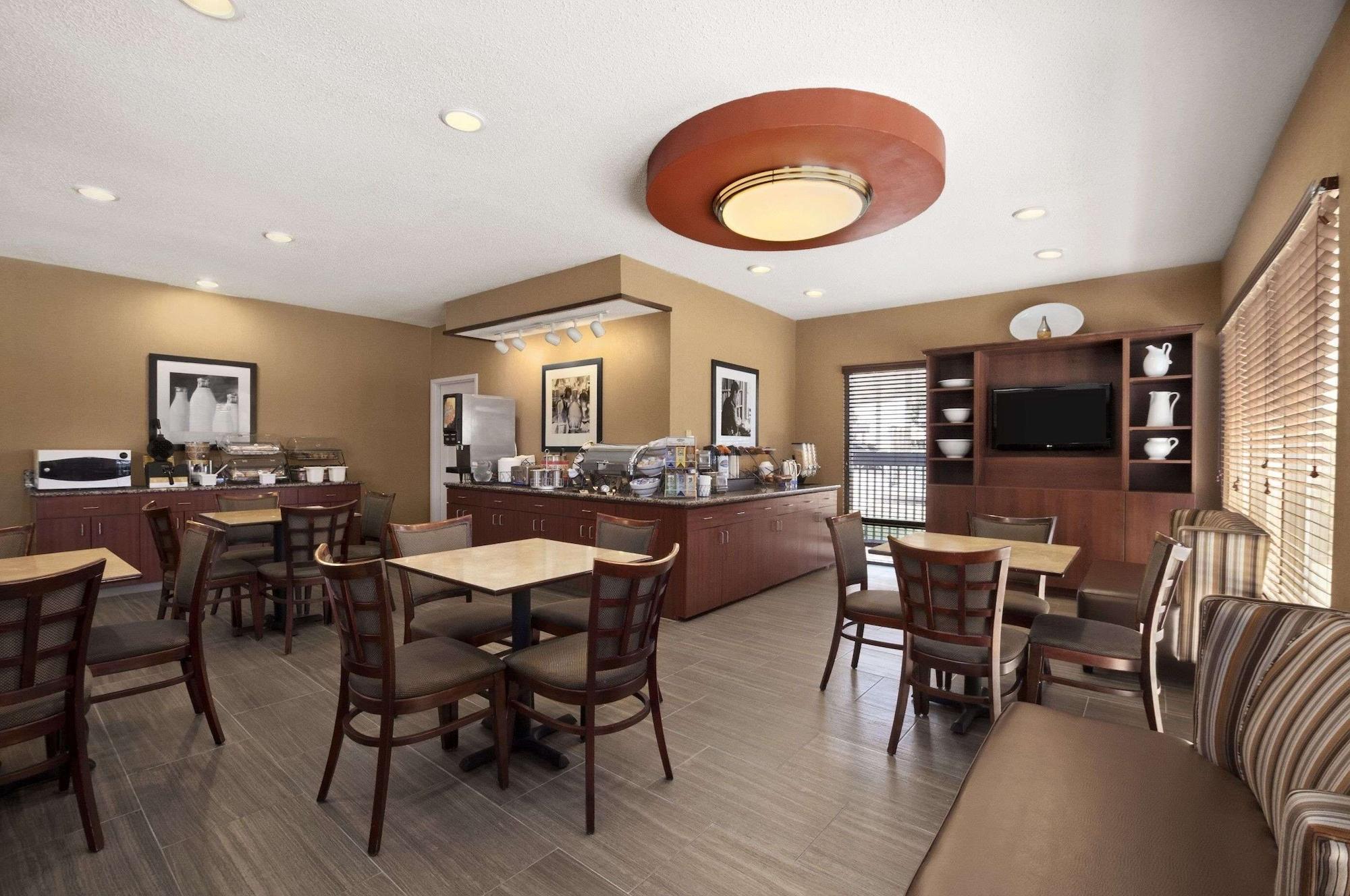 Restaurant Baymont by Wyndham Lewisville