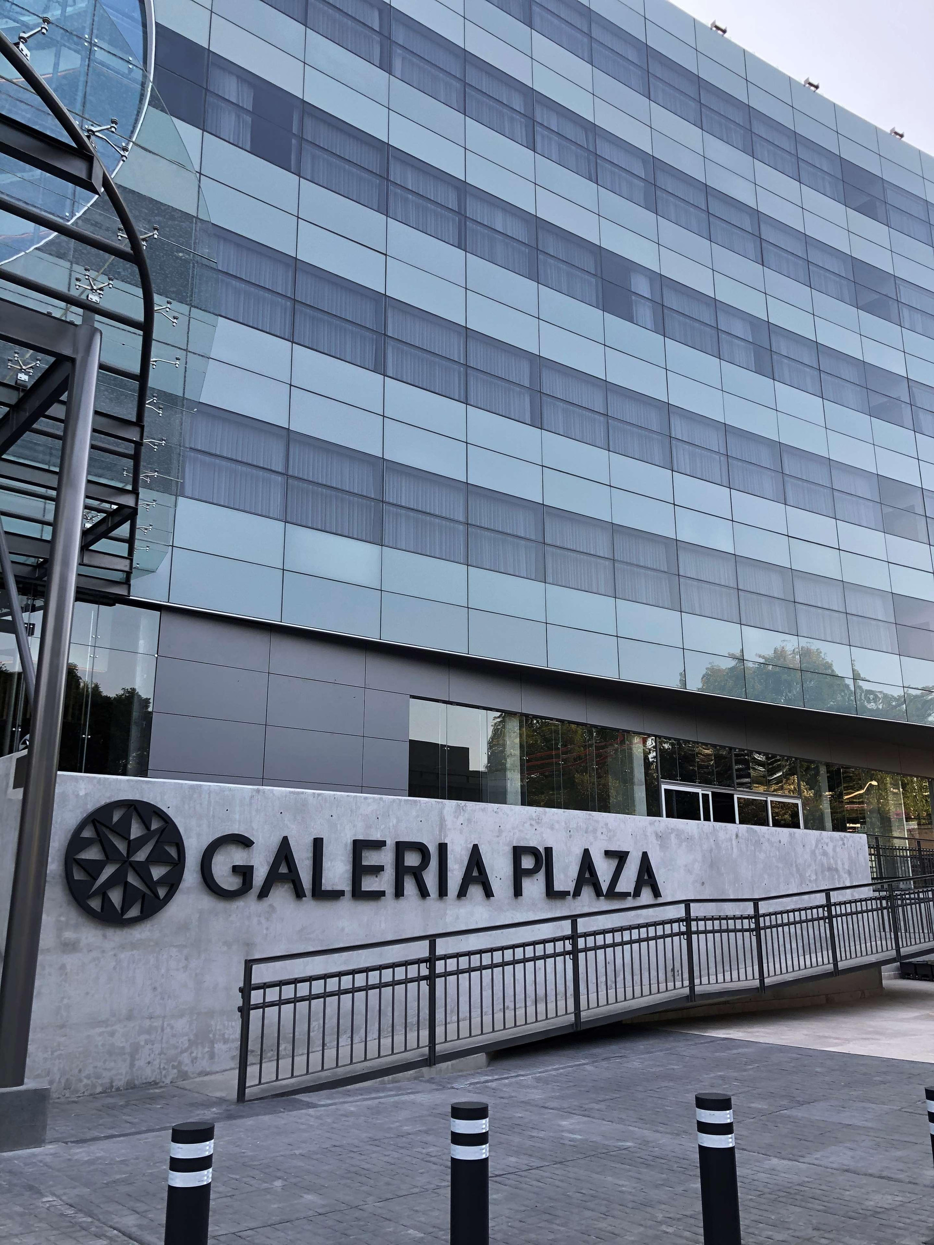 Vista Exterior Galeria Plaza San Jeronimo