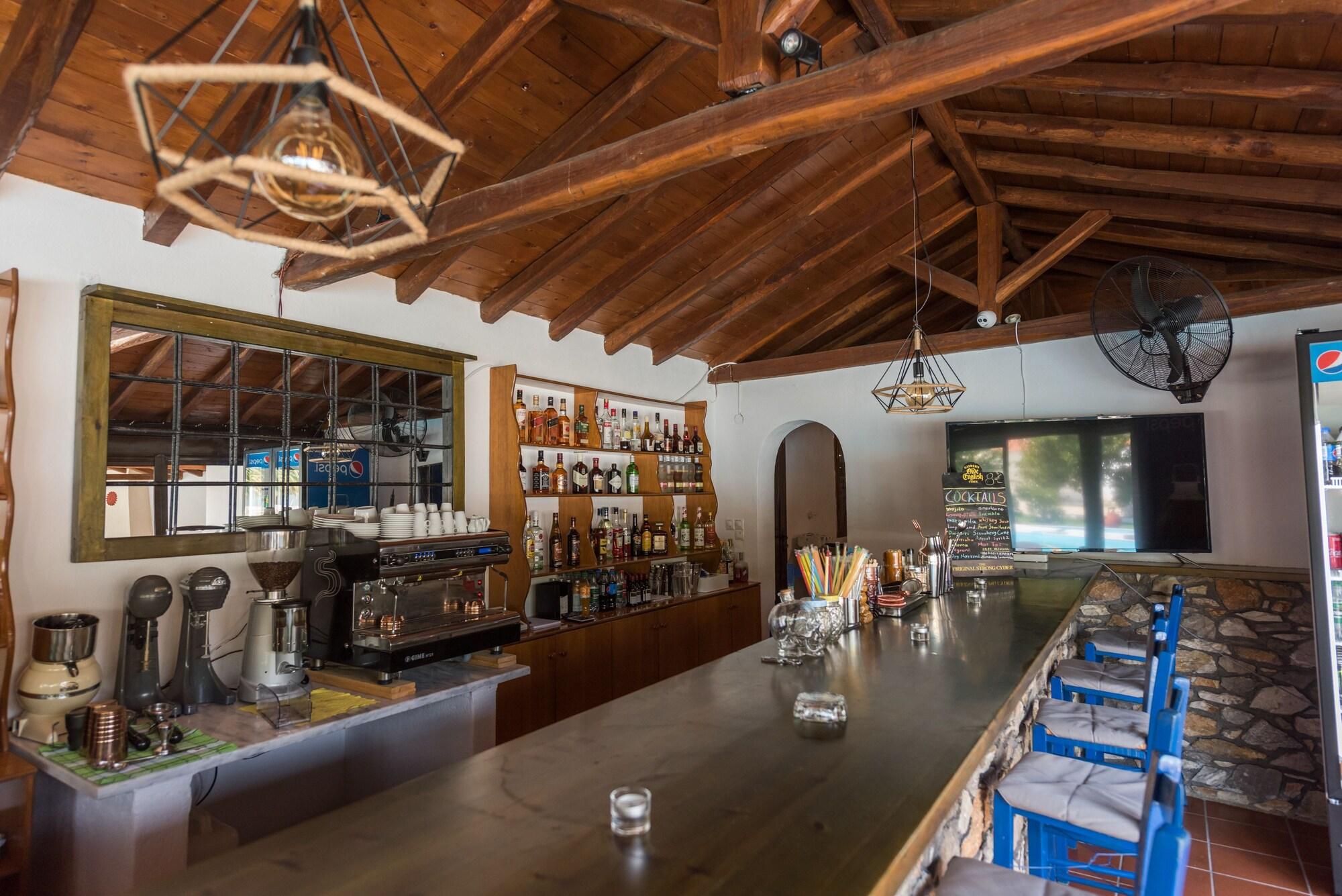 Bar/Salón Pension Strawberry