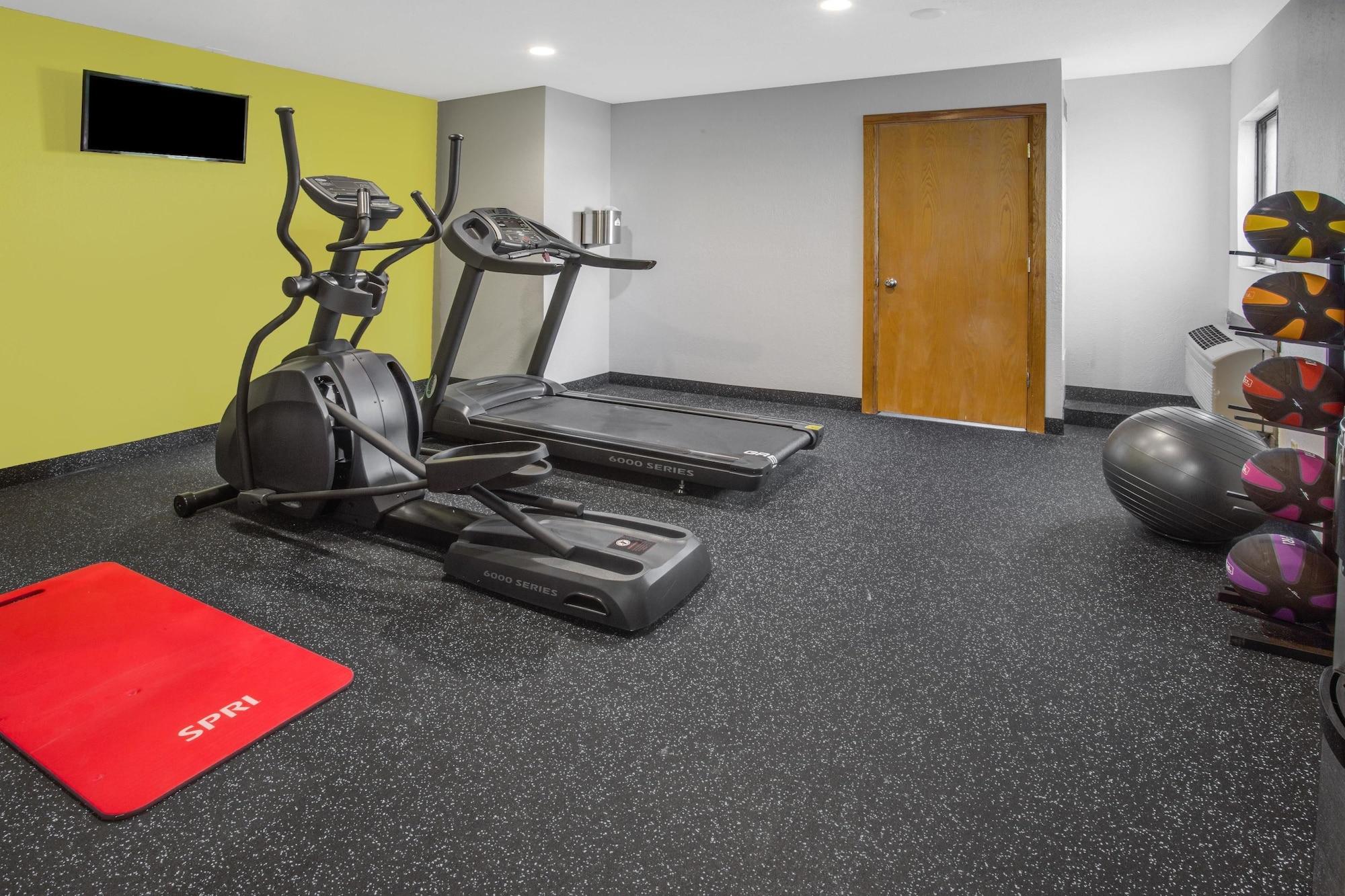 Gimnasio Days Inn by Wyndham Le Roy/Bloomington Southeast