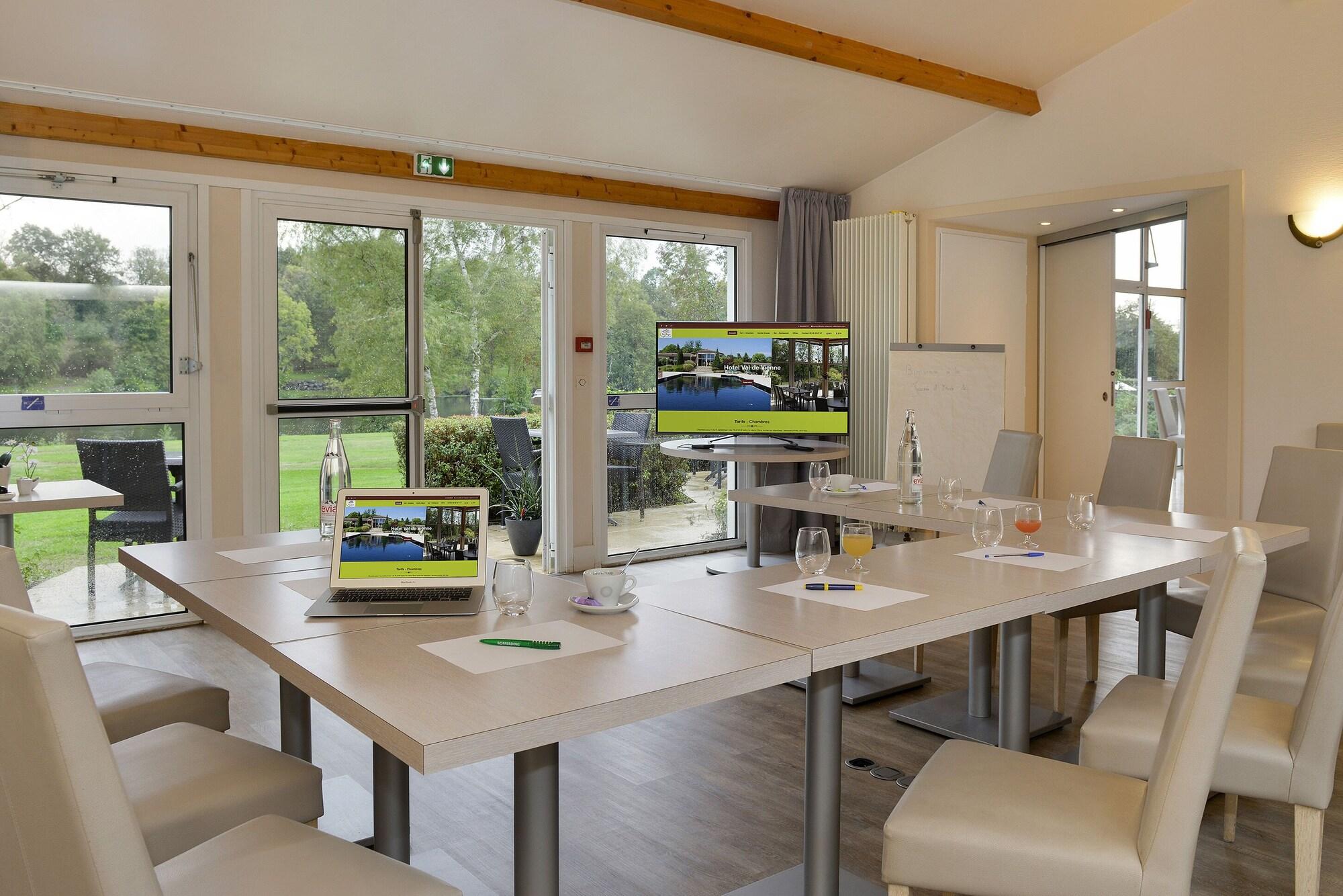 Sala de Reuniones Hôtel Val de Vienne