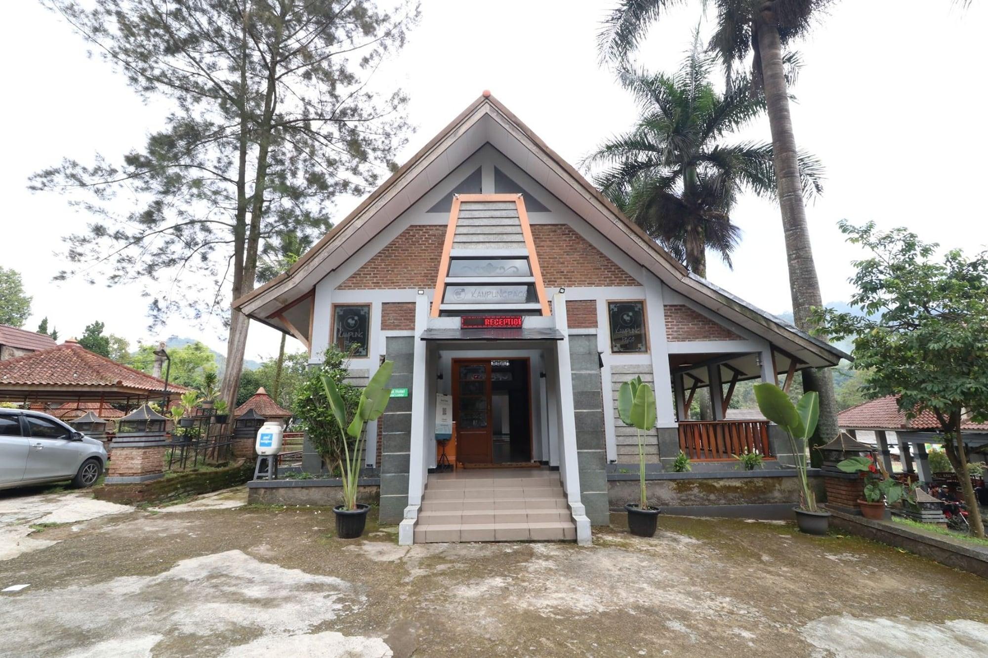 Vista Exterior Kampung Pa'go Resort Hotel