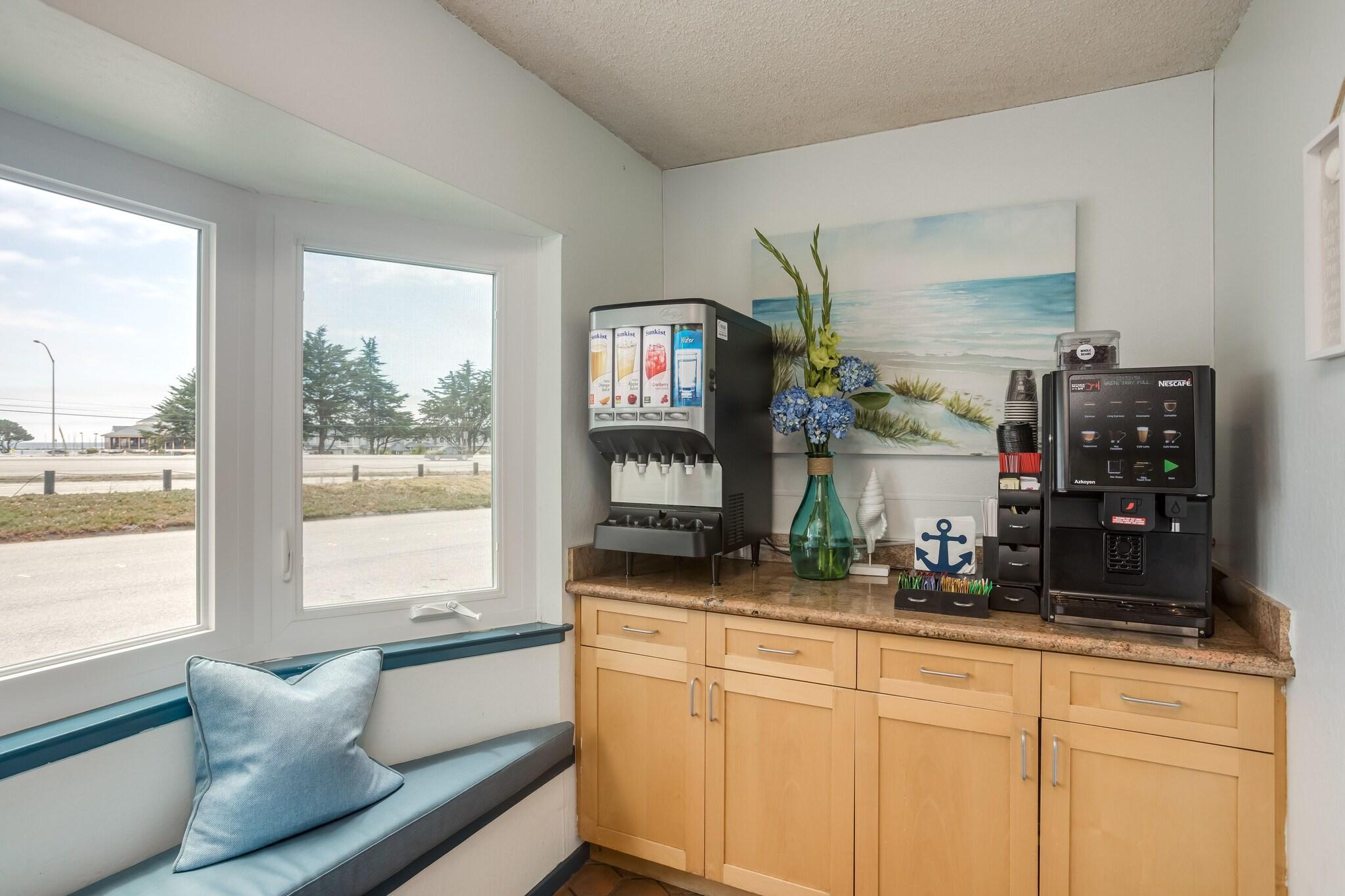 Vista Lobby Harbor View Inn