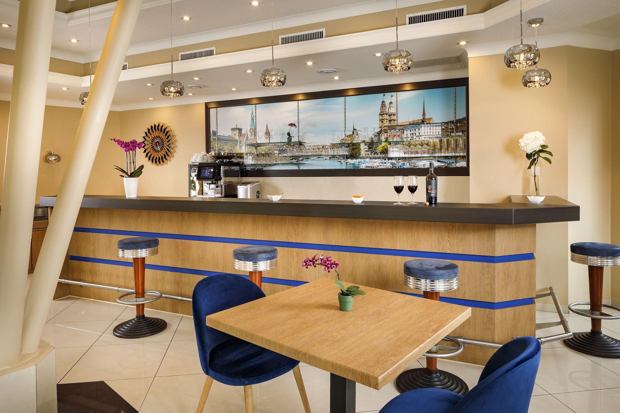 Bar/Salón Hotel Tivoli