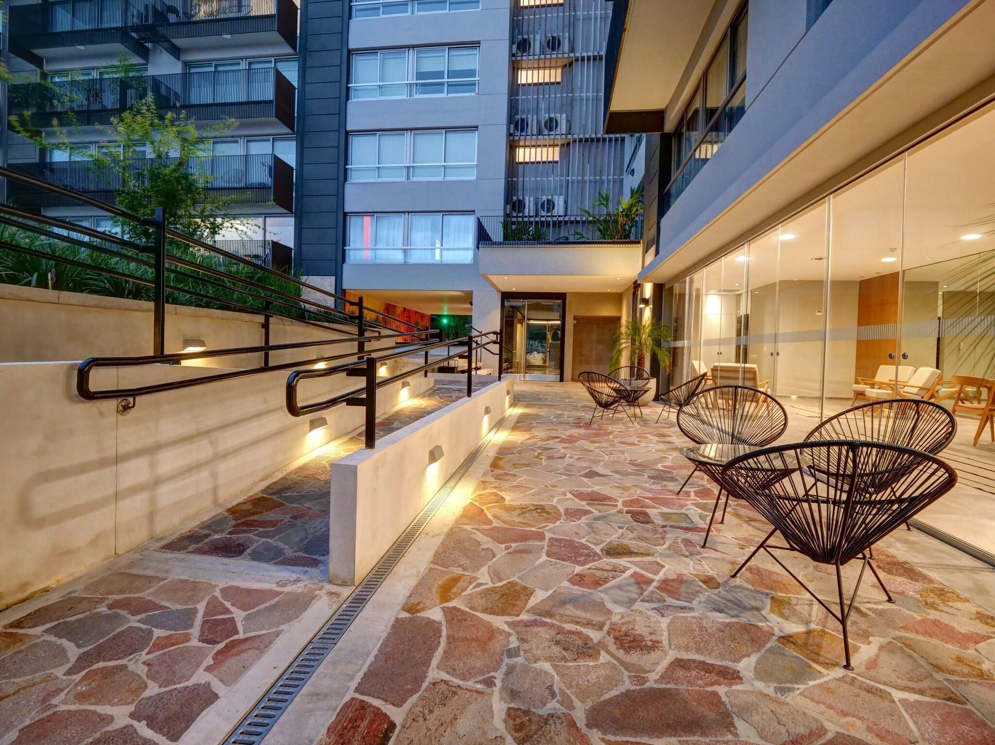 Varios Quartier Hollywood