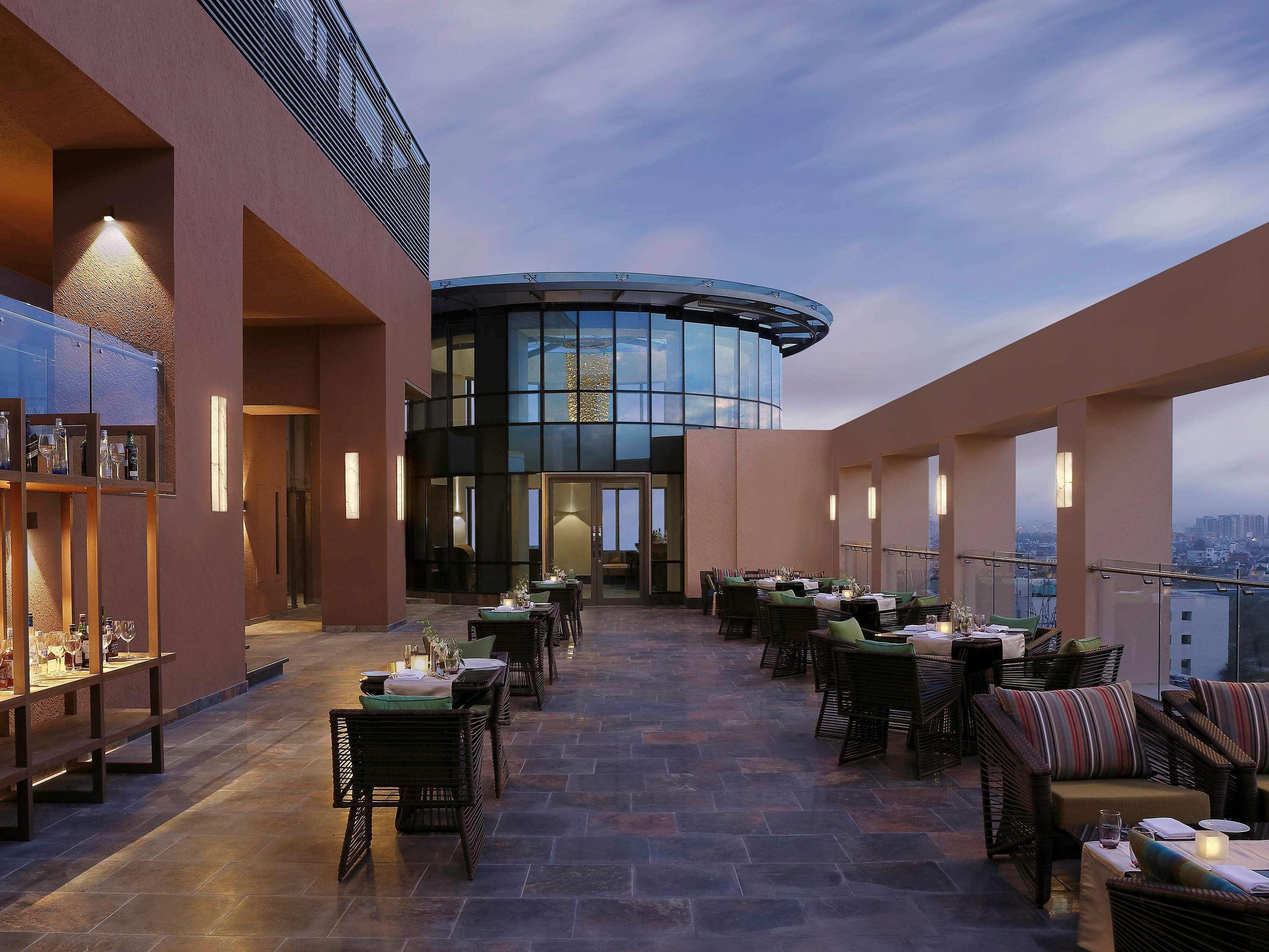 Restaurant Novotel Lucknow Gomti Nagar Hotel