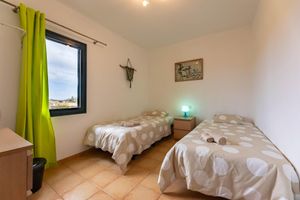 Alquiler Vacacional - Sunrise Surf House a spacious villa with garden, hot tub, parking, fast WiFi