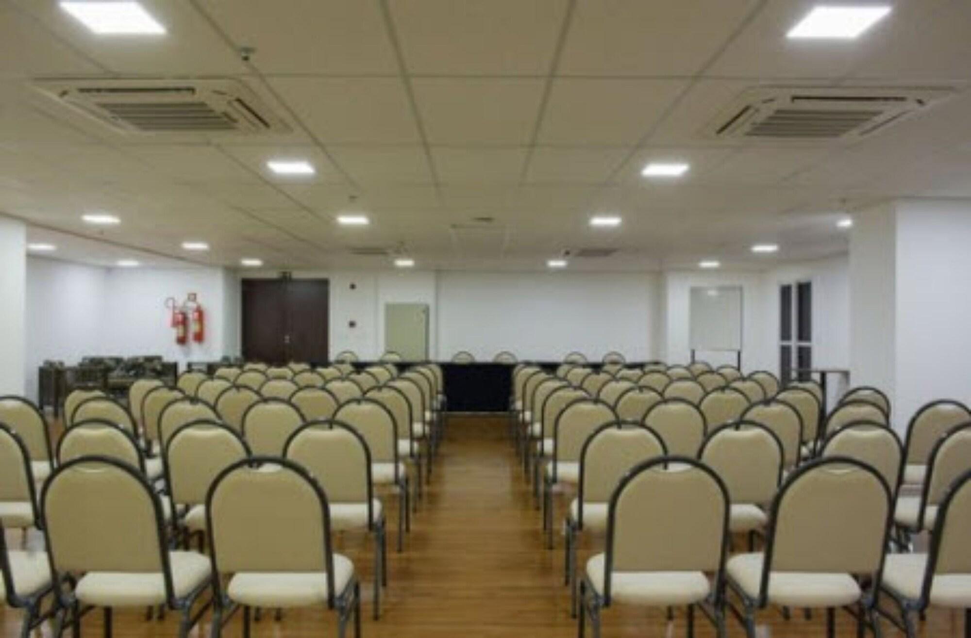 Sala de Reuniones Advanced Hotel e Flats