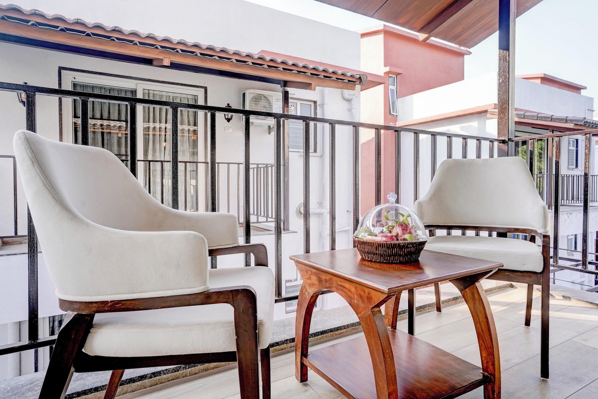 Equipamiento de Habitación Elivaas Irene Jade 3BHK Pvt Pool Garden with Balconies