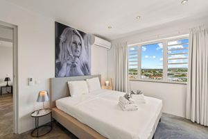 Arriendo temporal - Artsy Retreat with a View at La Privada Resort near Mambo Beach