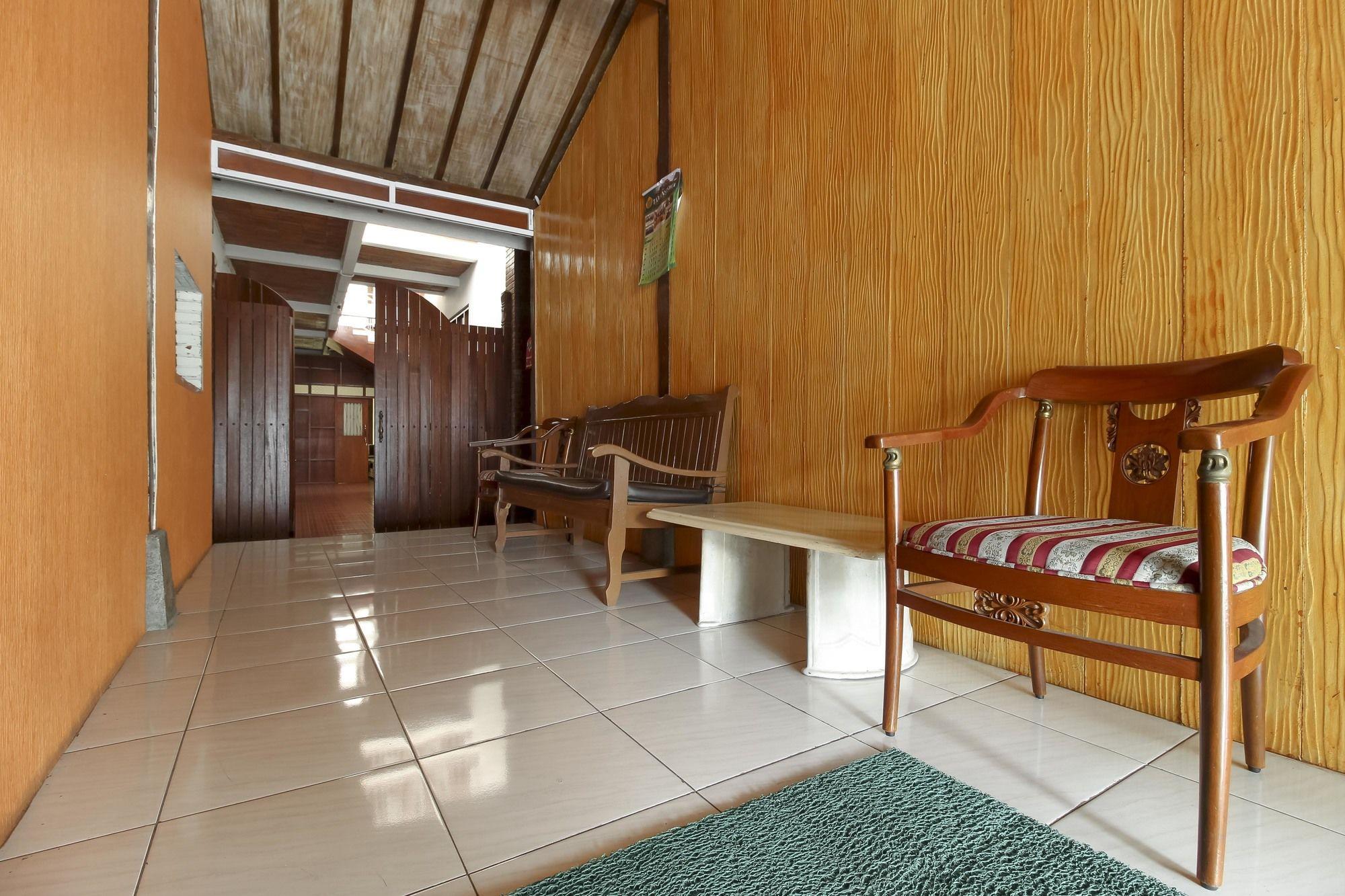 Vista Lobby RedDoorz near Anggajaya Condongcatur