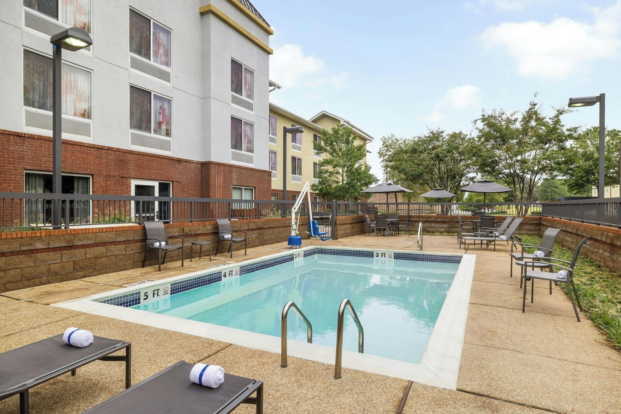 Vista Piscina Fairfield Inn & Suites by Marriott Memphis Olive Branch