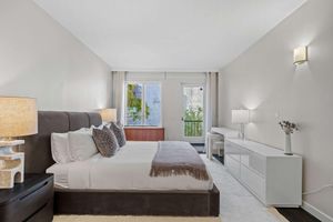 Alquiler Vacacional - Prince by Rove Travel 2BR Soho Condo w Terrace