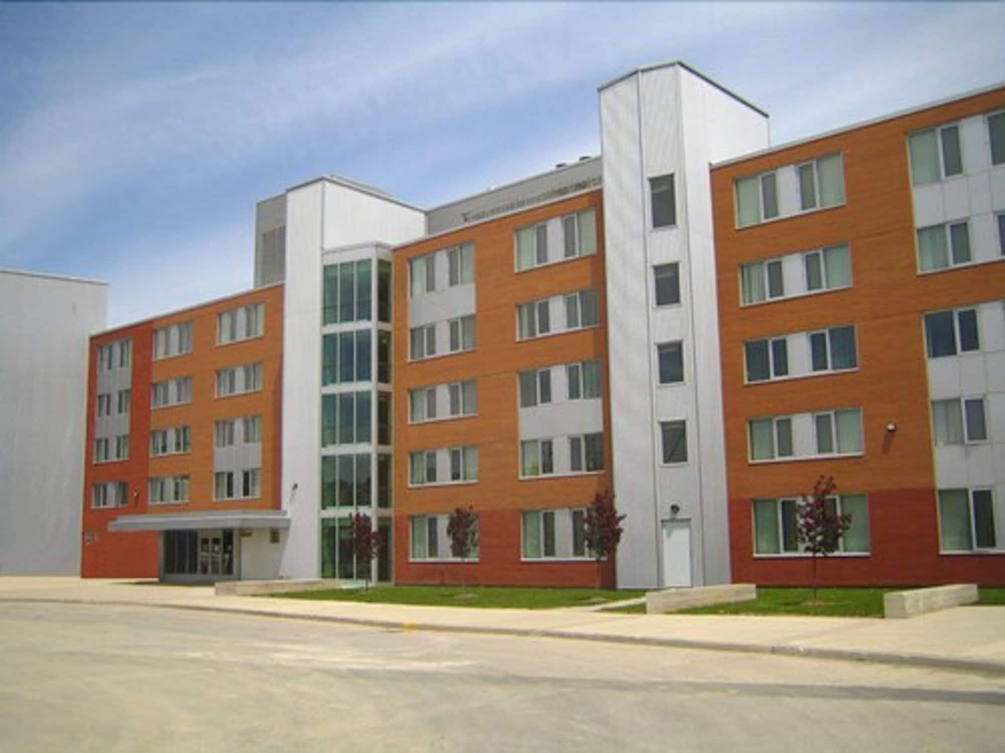 Vista Exterior Residence & Conference Centre - Brampton