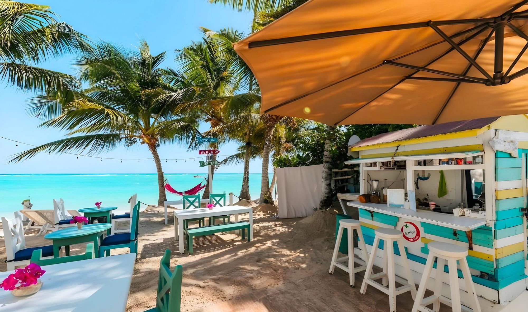 Bar/Salón Hotel Checkin El Cortecito Beach