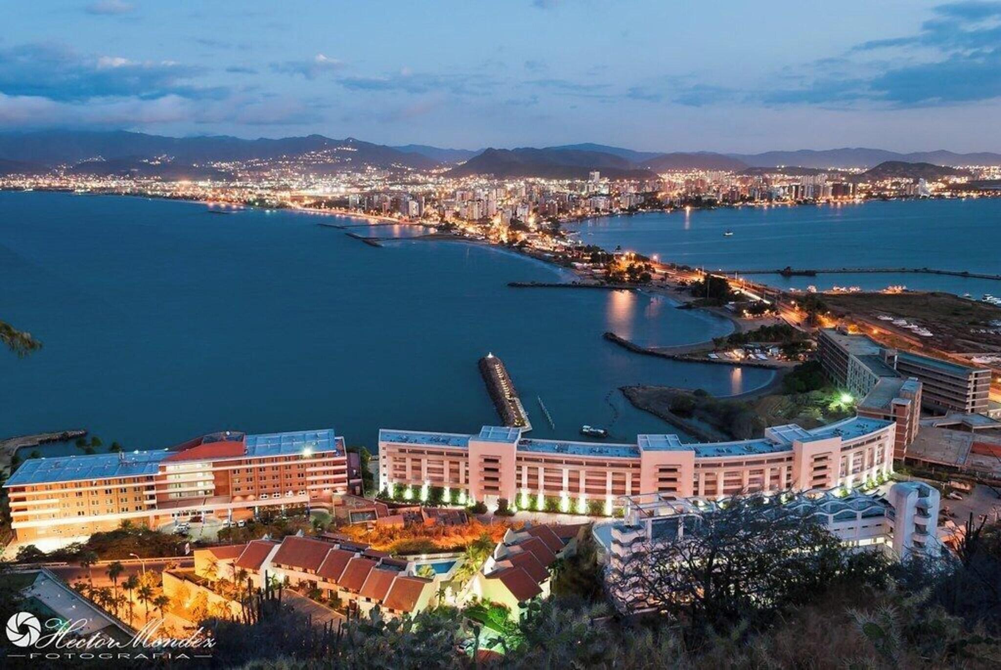 Vista Exterior Hotel Cristina Suites