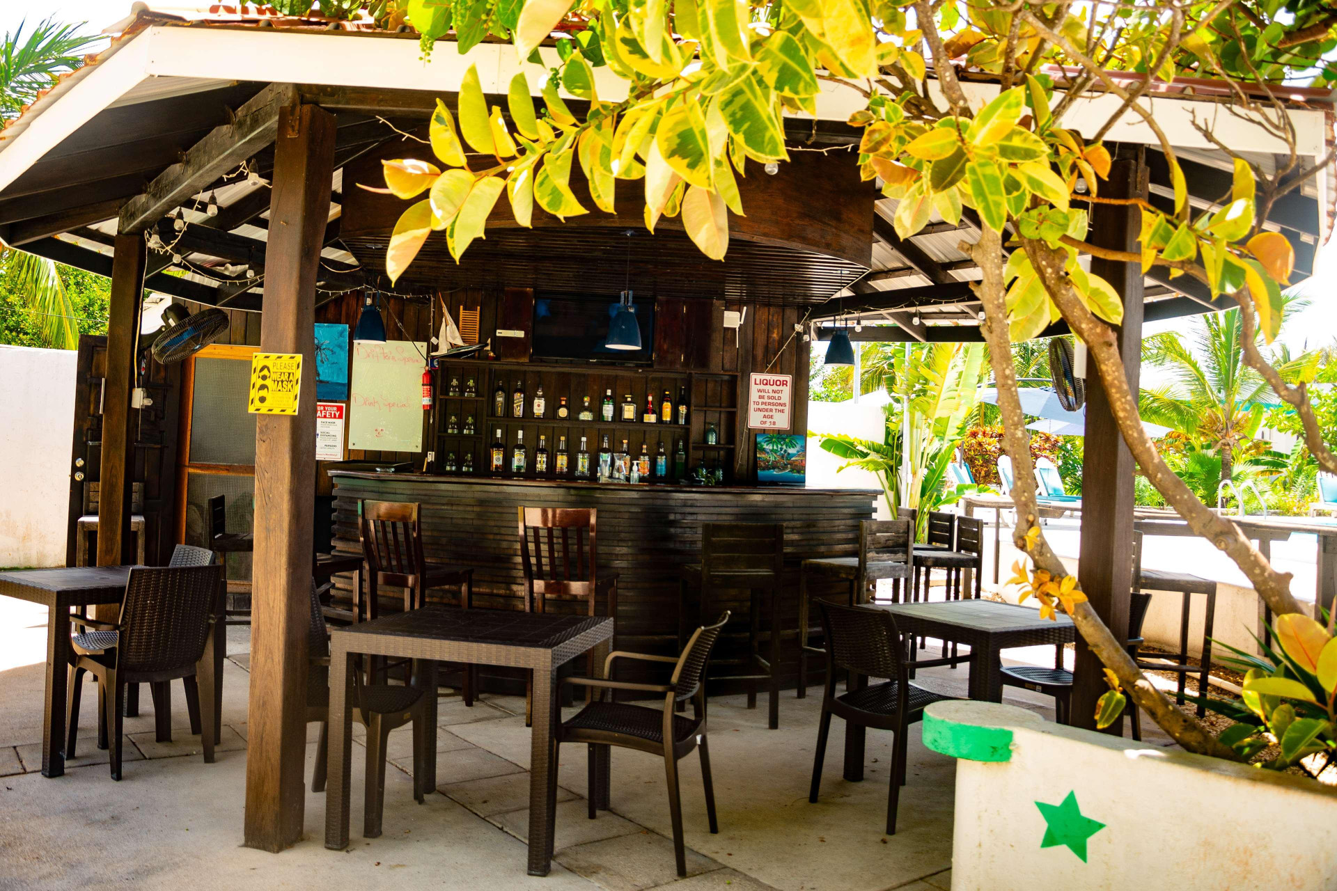 Bar/Salón Best Western Grand Baymen Gardens