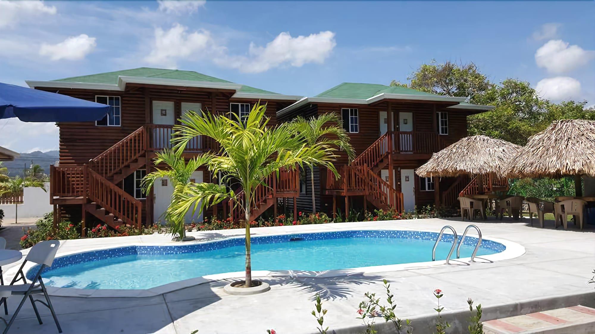 Vista Piscina Hotel y Cabañas Playa Caribe