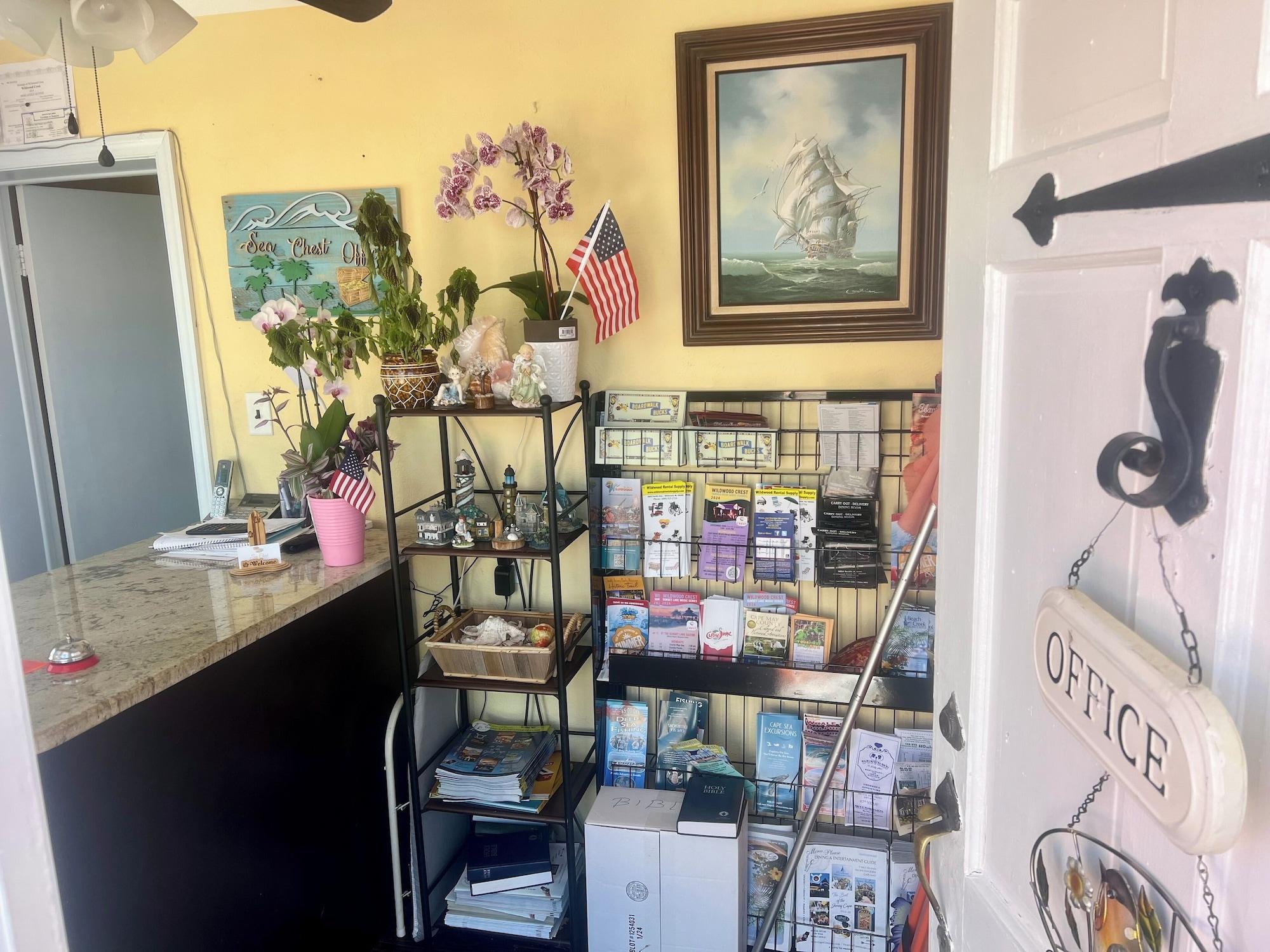 Vista Lobby Sea Chest Motel