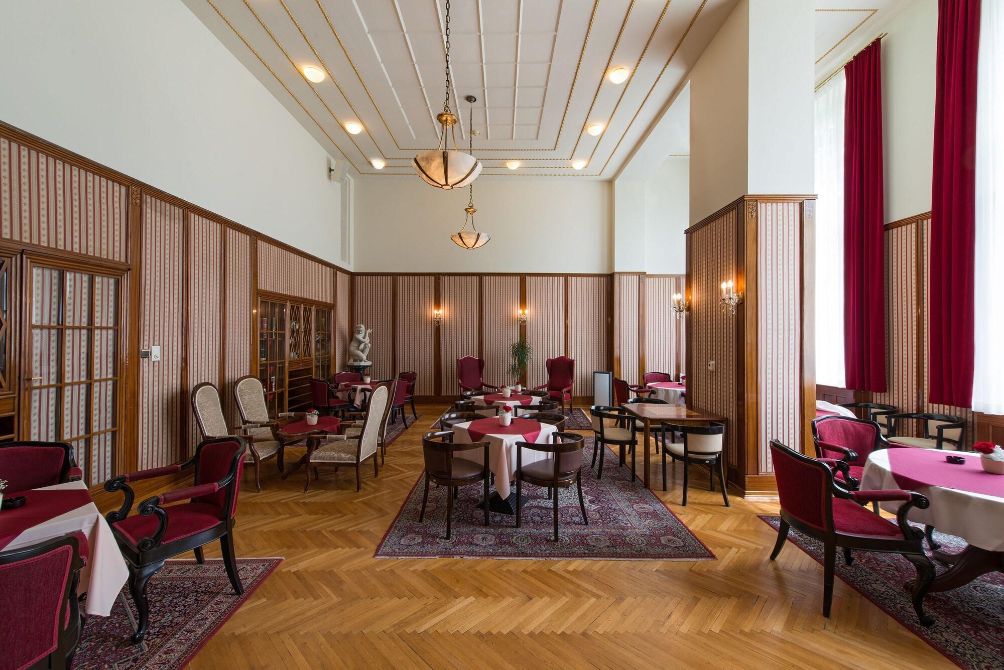 Bar/Salón Thermia Palace Ensana Health Spa Hotel