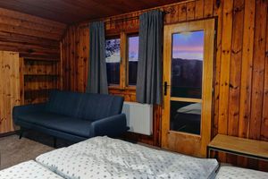 Alquiler Vacacional - 2-bedroom cabin with pool and large garden in Kamenný Přívoz