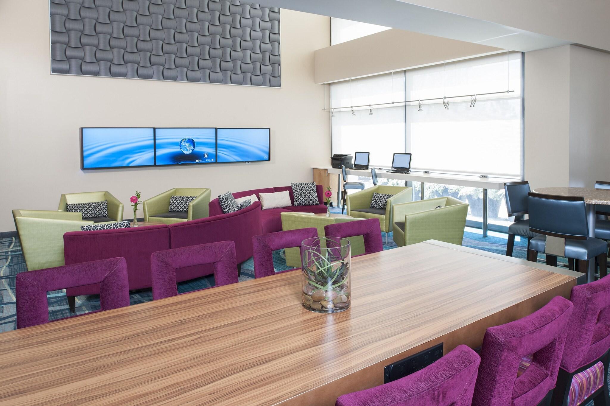 Vista Lobby SpringHill Suites Chicago O'Hare by Marriott