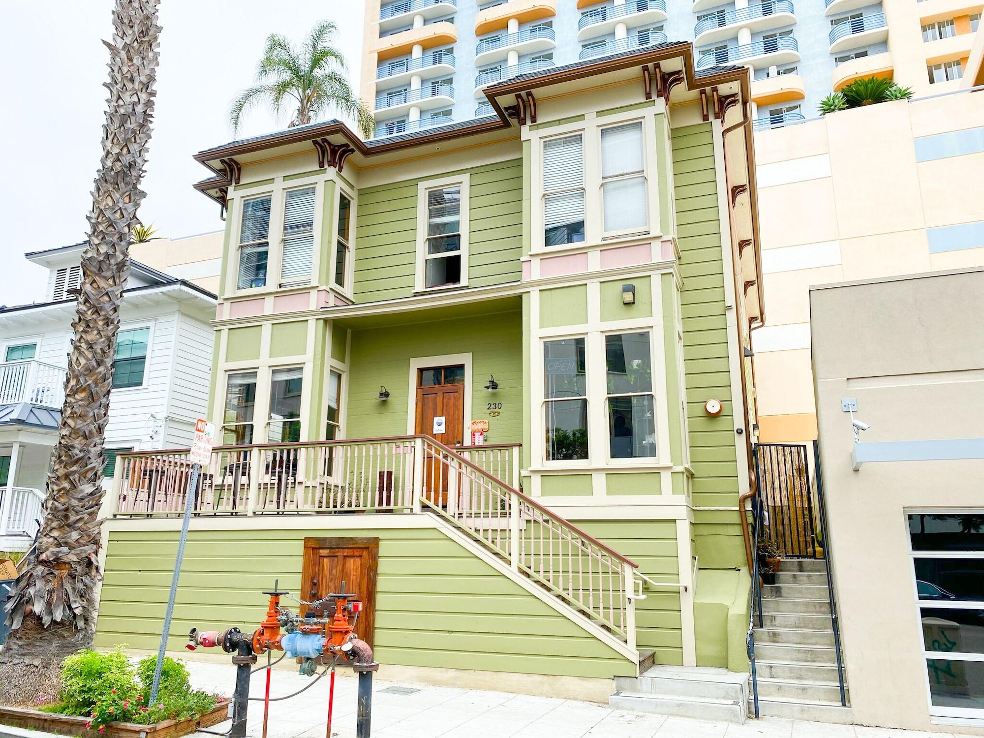 Varios ITH San Diego Adventure Hostel