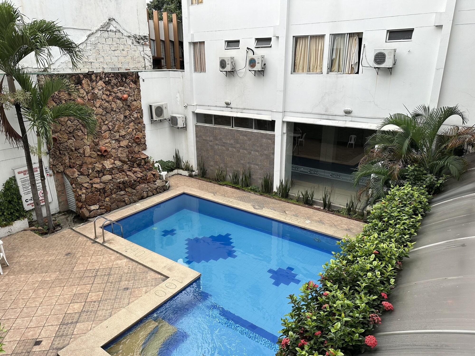 Vista Piscina Hotel Cinera
