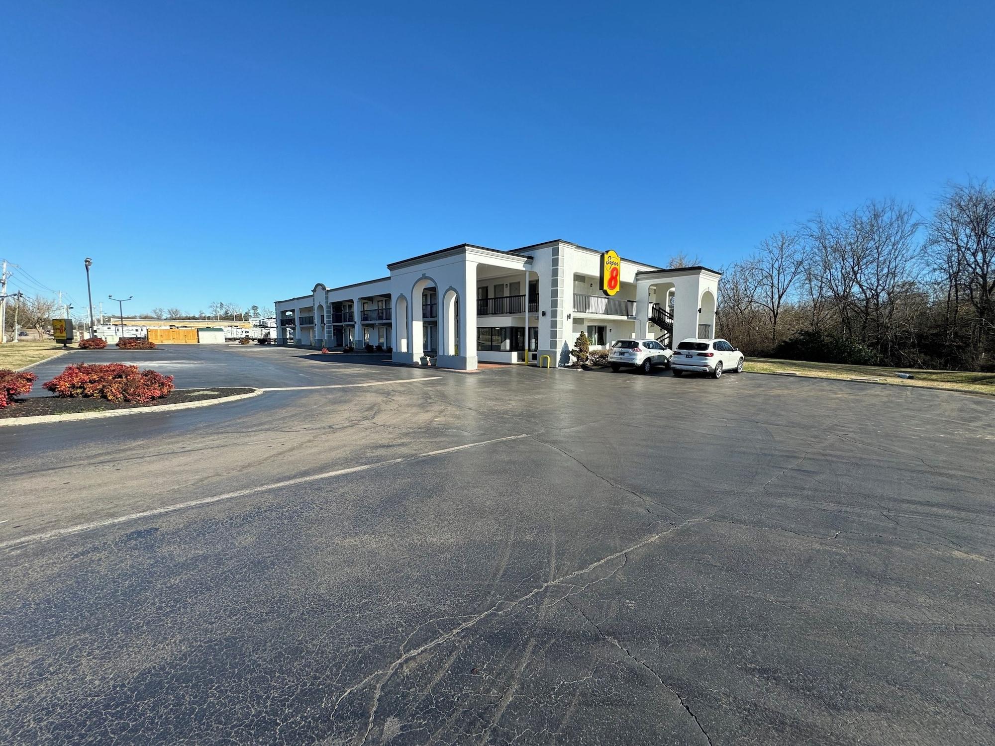 Varios Super 8 by Wyndham Knoxville West/Farragut