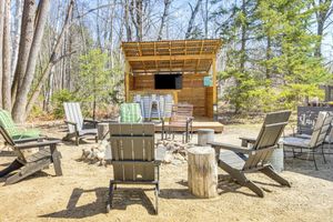 Alquiler Vacacional - Tenstrike Lake House on 60 Acres: Hike & Fish!