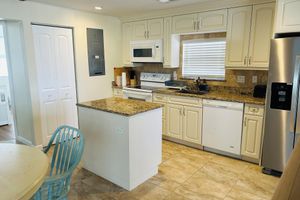 Alquiler Vacacional - Full 3-bedroom Canal Front home, in Goodland Fl