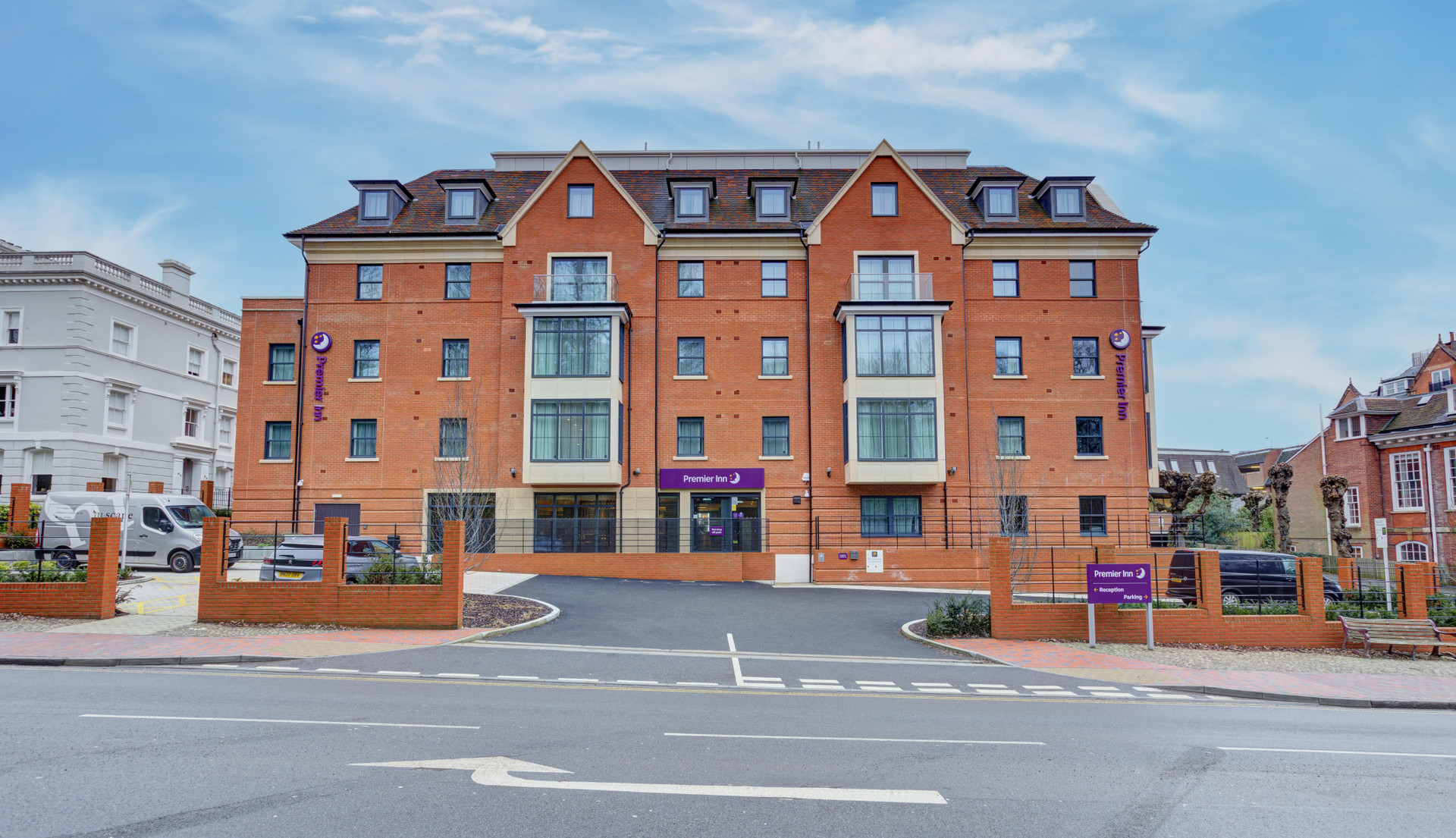 Vista Exterior Premier Inn Royal Tunbridge Wells
